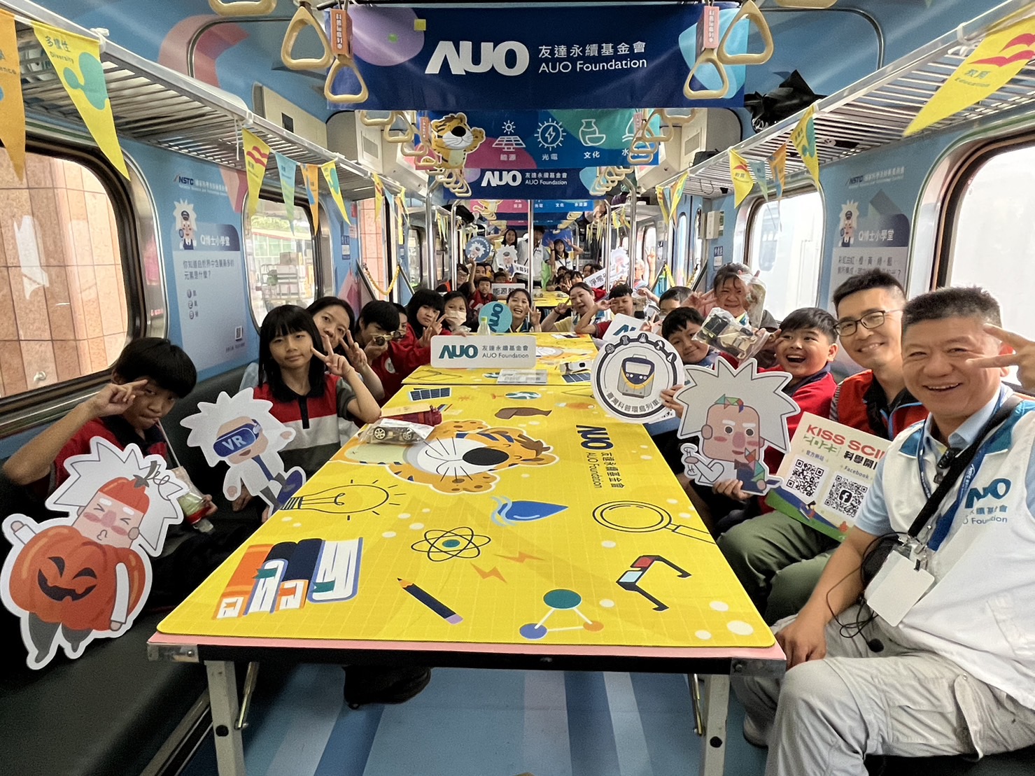 CA88永續基金會參與「臺灣科普環島列車」，設計基礎科學車廂課程，以「淨零碳排和永續能源」為主題，讓學生透過創意實驗認識淨零知識，以及思考生活中的減碳行為